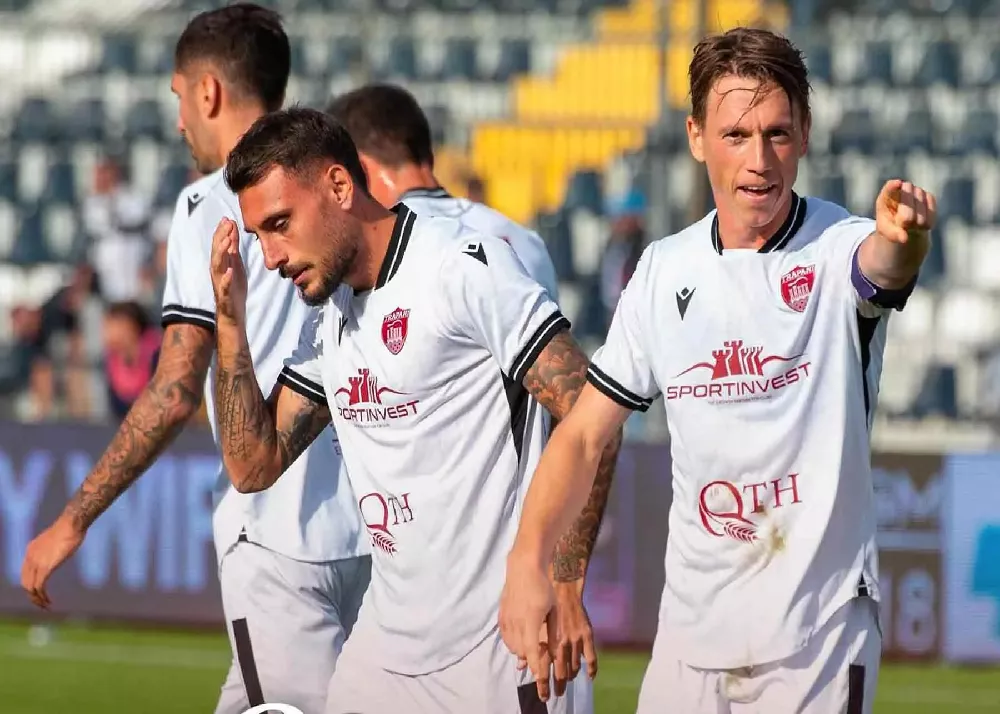il trapani espugna la scida di crotone e festeggia la vittoria