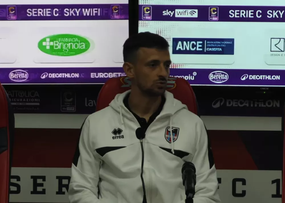 Daniele Donnarumma esterno del catania in conferenza stampa